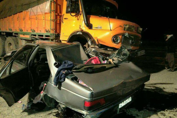 کامیون خودروی سواری را له کرد/۳ نفر فوت کردند+ تصاویر