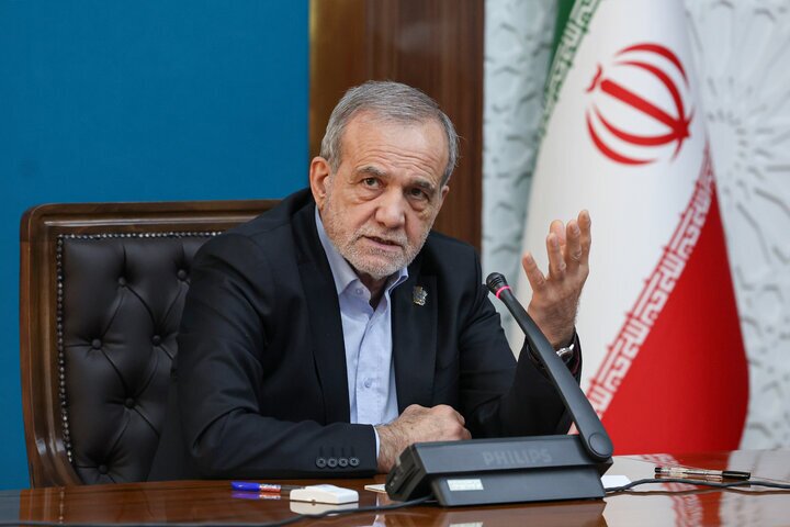 نشست رئیسجمهور با سرمایهگذاران و فعالان اقتصادی لرستان آغاز شد نشست رئیسجمهور با سرمایهگذاران و فعالان اقتصادی لرستان آغاز شد