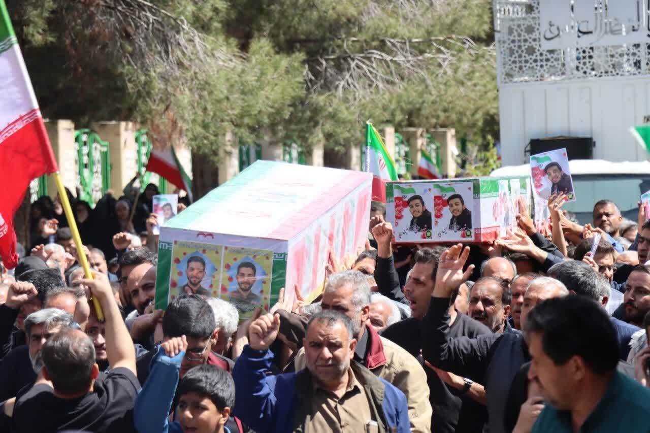 برگزاری مراسم تشییع ٥ شهید اقتدار در کرمان برگزاری مراسم تشییع ٥ شهید اقتدار در کرمان