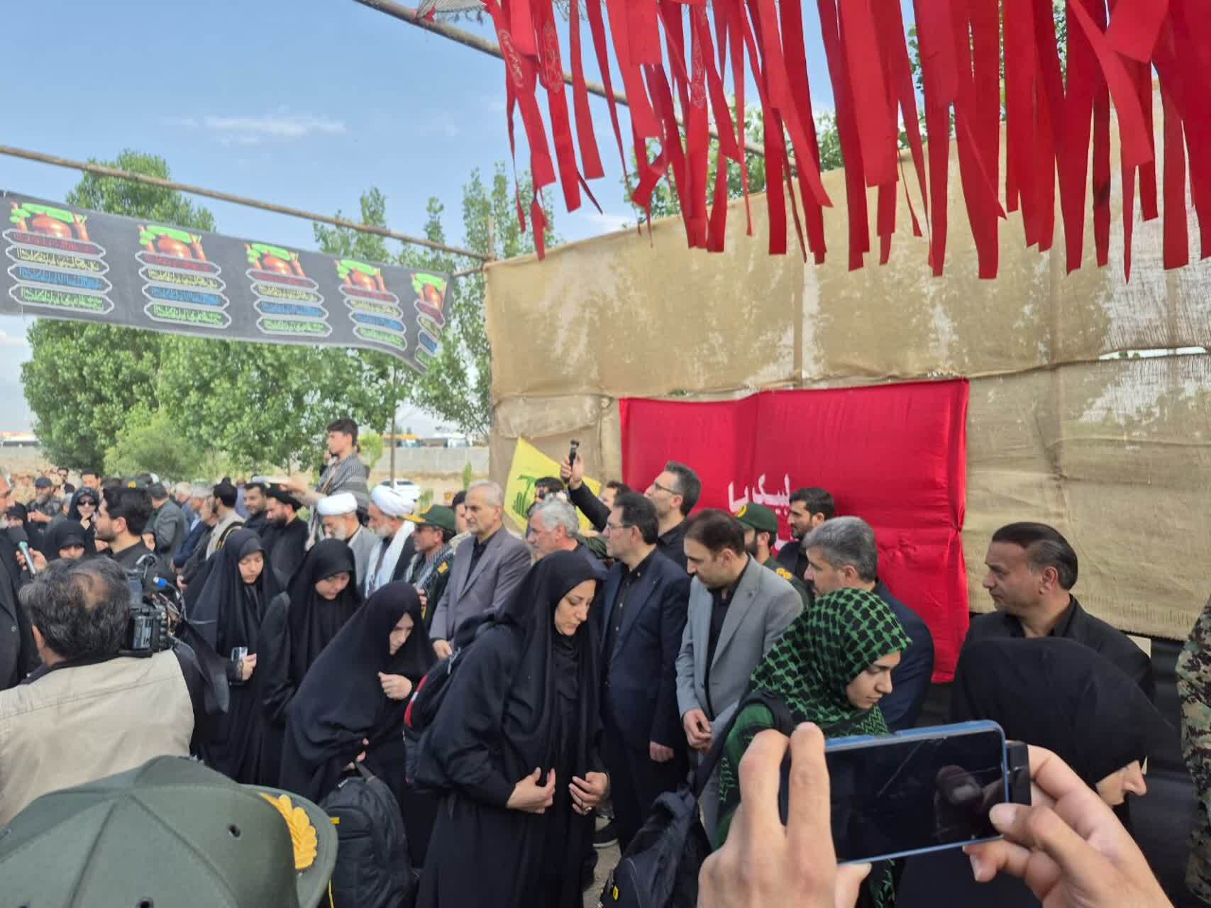 اعزام ۴۵ کاروان مردمی از اردبیل به آیین تشییع رهبر شهید/ برگزاری مراسم تشییع نمادین در اردبیل اعزام ۴۵ کاروان مردمی از اردبیل به آیین تشییع رهبر شهید/ برگزاری مراسم تشییع نمادین در اردبیل
