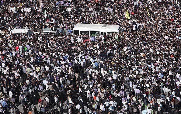 از عطر ماندگار مهر ۹۰ تا عهد وفاداری در ۱۴۰۵؛ کرمانشاه در سوگ علمدار و تجدید عهد با راه ولایت از عطر ماندگار مهر ۹۰ تا عهد وفاداری در ۱۴۰۵؛ کرمانشاه در سوگ علمدار و تجدید عهد با راه ولایت