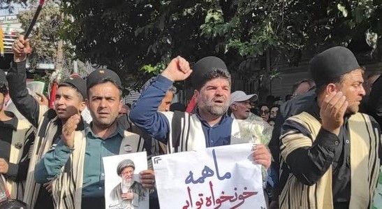اعلام وفاداری عشایر بختیاری خوزستان در تشییع رهبر شهید انقلاب اعلام وفاداری عشایر بختیاری خوزستان در تشییع رهبر شهید انقلاب