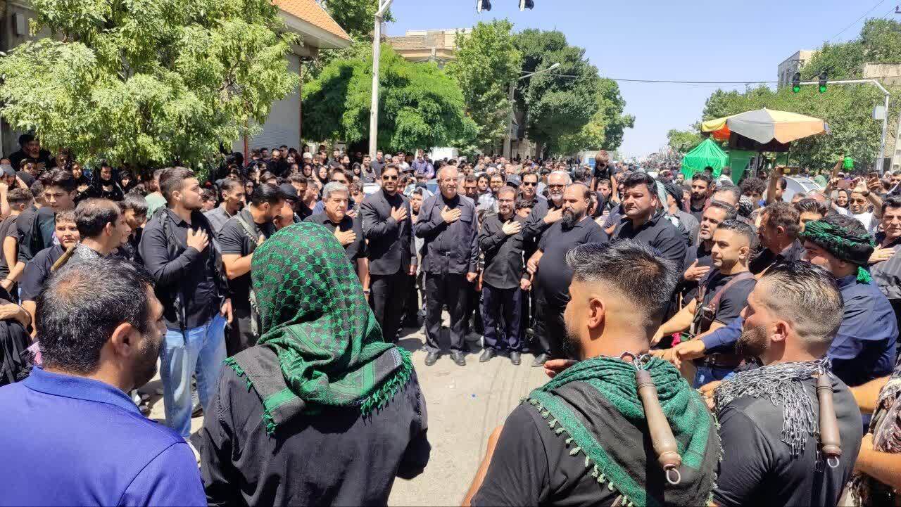 کرمانشاه یکپارچه در سوگ علمدار کربلا؛ طنین نوای «یا عباس(ع)» در شهرستانهای استان + فیلم کرمانشاه یکپارچه در سوگ علمدار کربلا؛ طنین نوای «یا عباس(ع)» در شهرستانهای استان + فیلم
