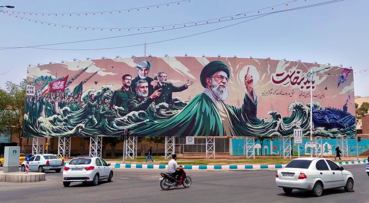 سومین طرح بزرگترین بیلبورد کشور در کرمان اکران شد/ تصویری از «رهبر شهید» تا شکست دشمنان ایران اسلامی سومین طرح بزرگترین بیلبورد کشور در کرمان اکران شد/ تصویری از «رهبر شهید» تا شکست دشمنان ایران اسلامی