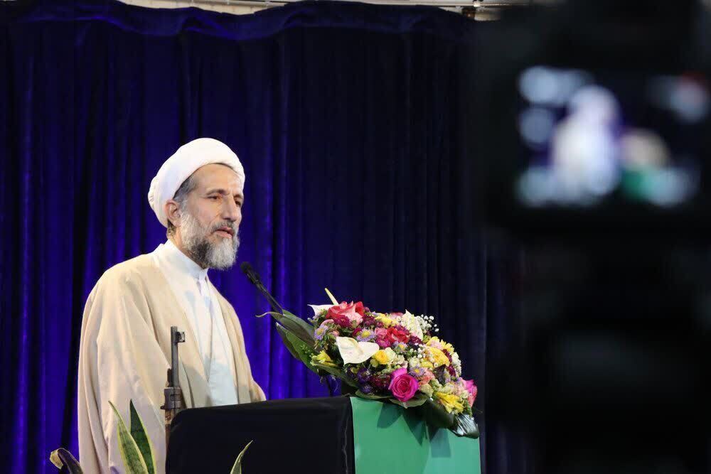 ملت ایران با الهام از آموزه های امام راحل عظیم الشأن و رهبر شهیدشان راه مقاومت را انتخاب کرده است ملت ایران با الهام از آموزه های امام راحل عظیم الشأن و رهبر شهیدشان راه مقاومت را انتخاب کرده است