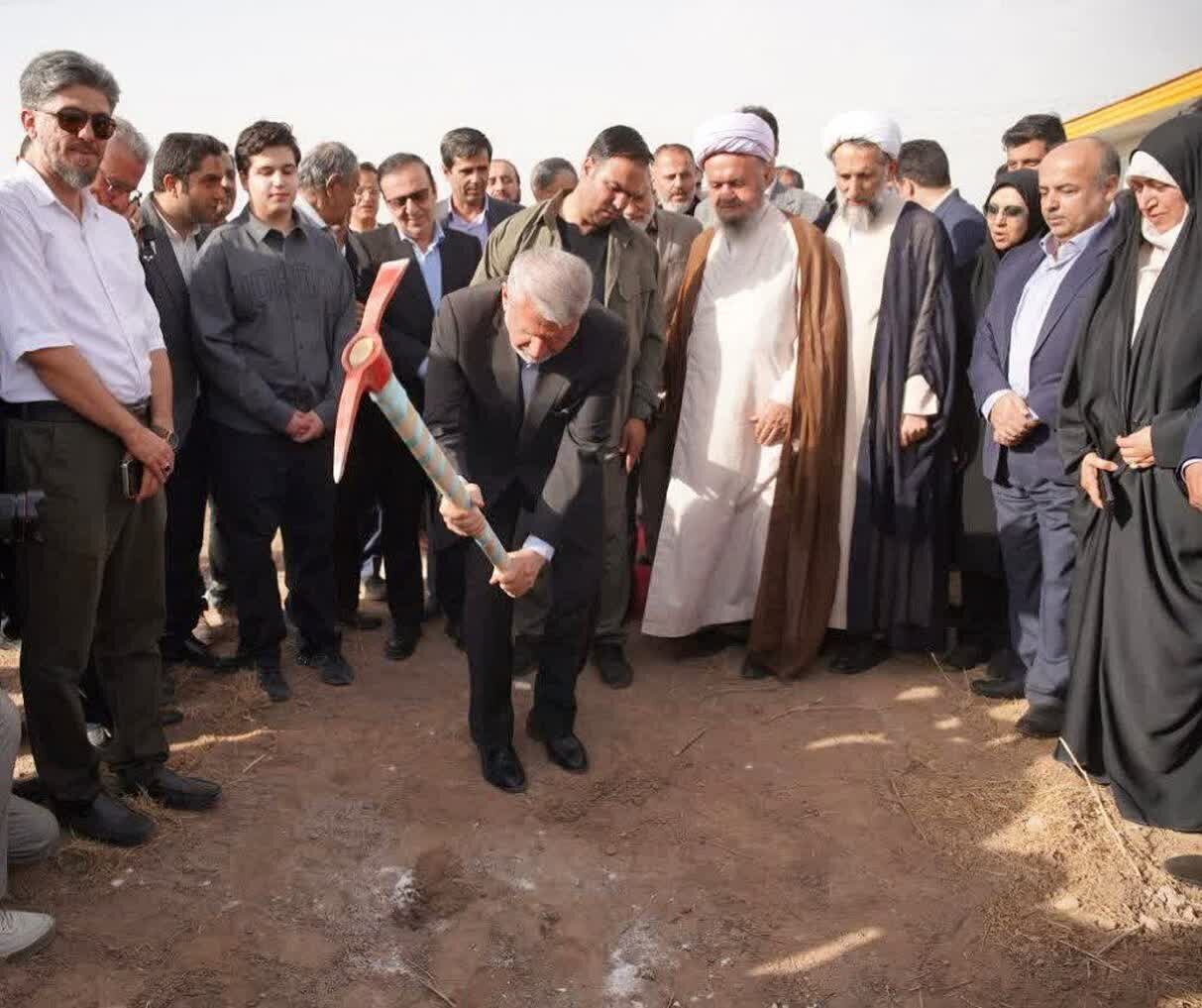 کلنگزنی نخستین هتل پنجستاره در استان قزوین/ کلنگزنی نخستین هتل پنجستاره در استان قزوین/