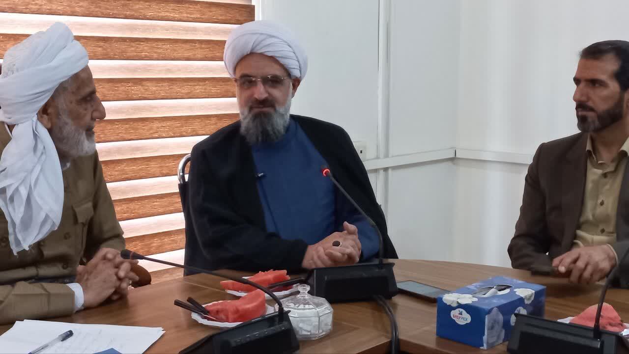 هر حرفی که سبب دودستگی شود، زبان شیطان است