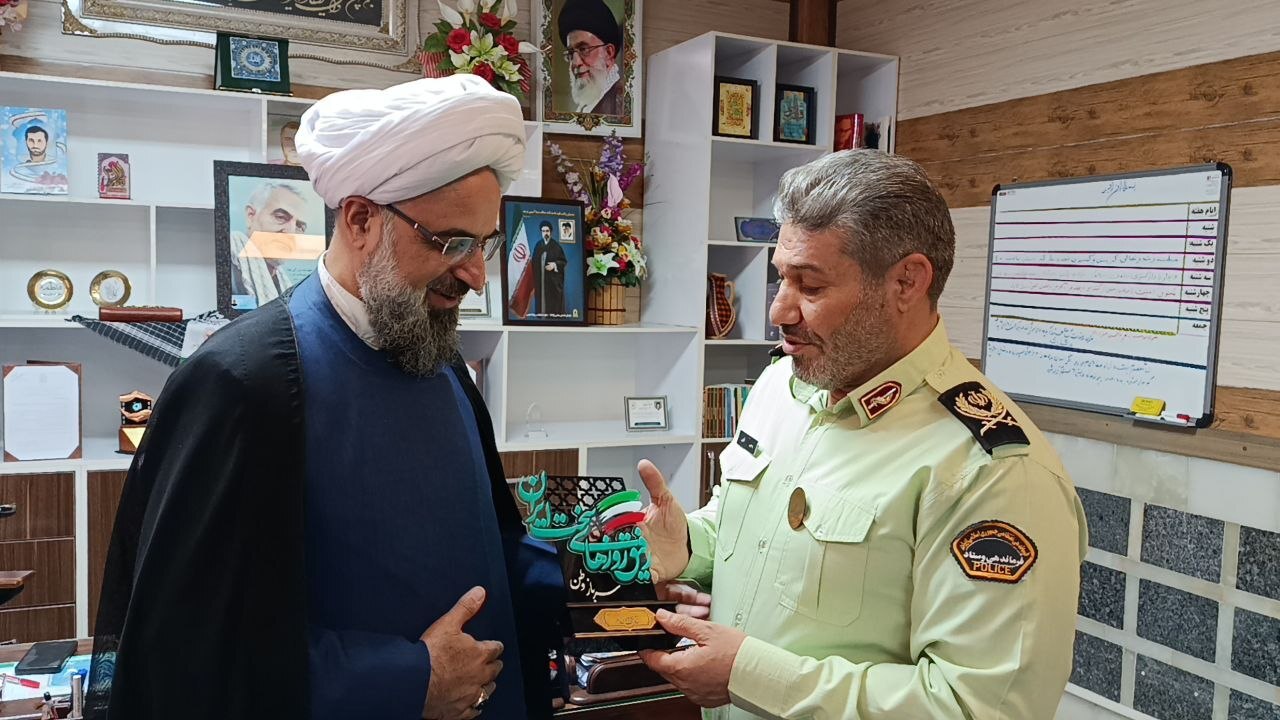 سردار الهی رفیق روزهای سخت کردستان بود سردار الهی رفیق روزهای سخت کردستان بود